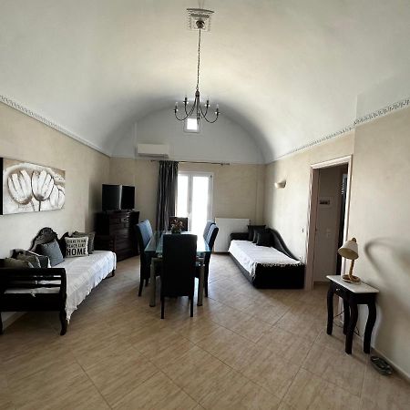 Veldi Art - Kamari Beach Apartment Fira  Ngoại thất bức ảnh