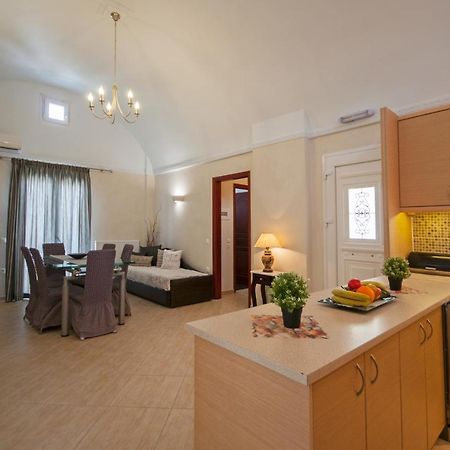 Veldi Art - Kamari Beach Apartment Fira  Ngoại thất bức ảnh