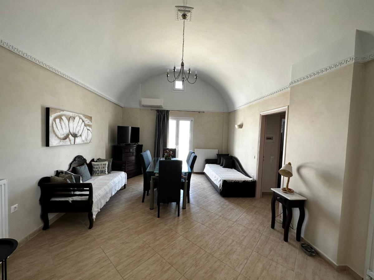 Veldi Art - Kamari Beach Apartment Fira  Ngoại thất bức ảnh