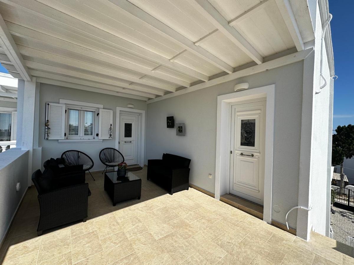 Veldi Art - Kamari Beach Apartment Fira  Ngoại thất bức ảnh