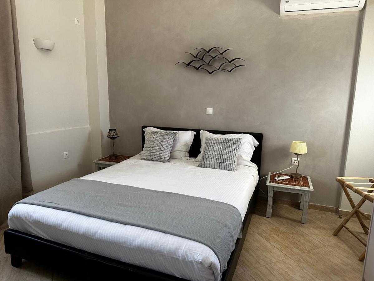 Veldi Art - Kamari Beach Apartment Fira  Ngoại thất bức ảnh