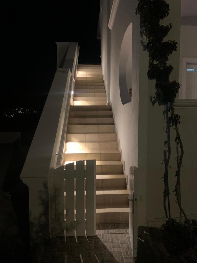 Veldi Art - Kamari Beach Apartment Fira  Ngoại thất bức ảnh