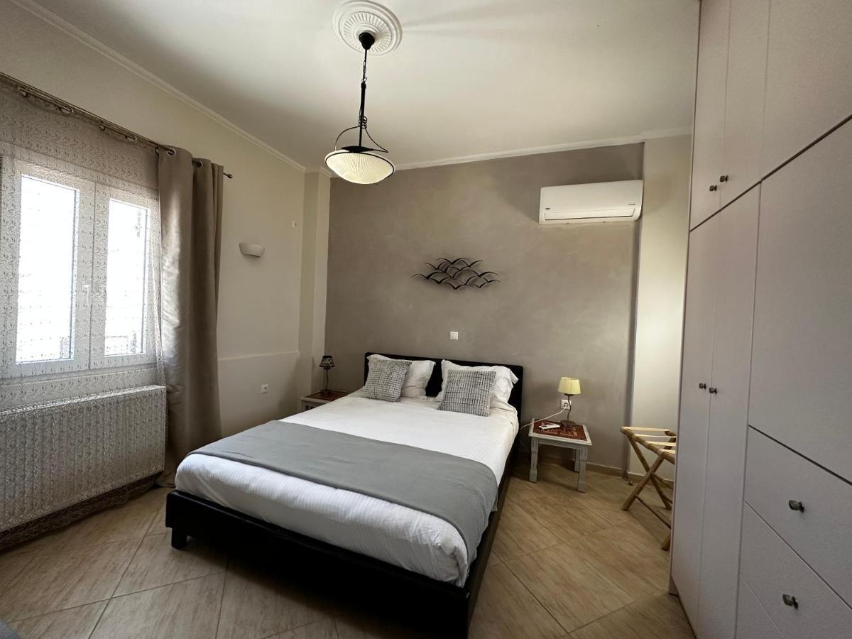 Veldi Art - Kamari Beach Apartment Fira  Ngoại thất bức ảnh