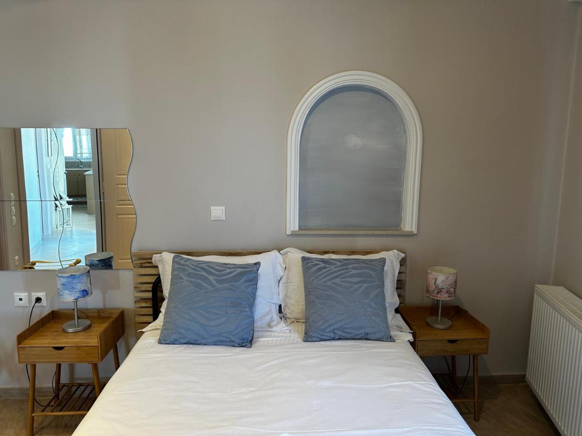 Veldi Art - Kamari Beach Apartment Fira  Ngoại thất bức ảnh