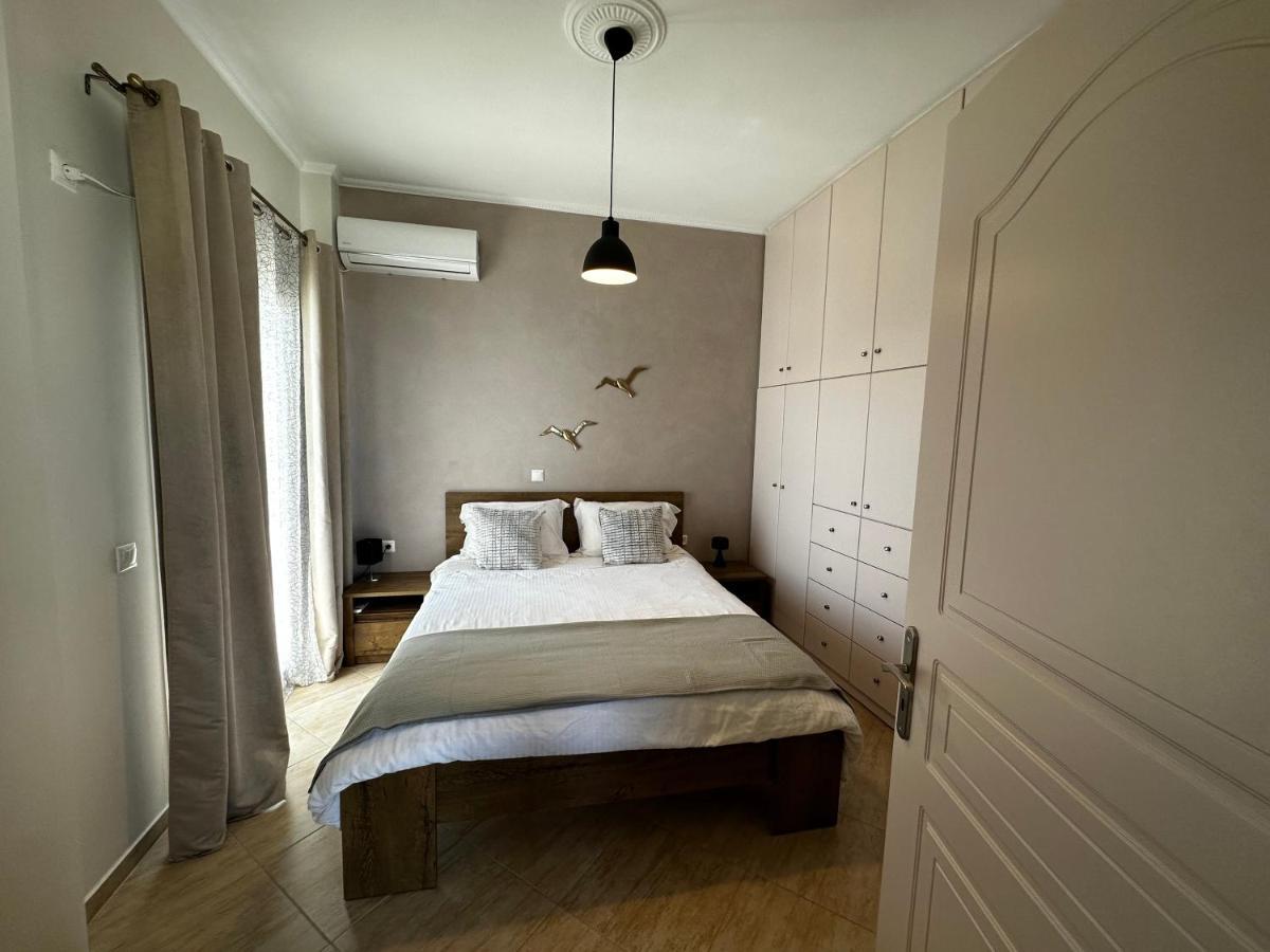 Veldi Art - Kamari Beach Apartment Fira  Ngoại thất bức ảnh