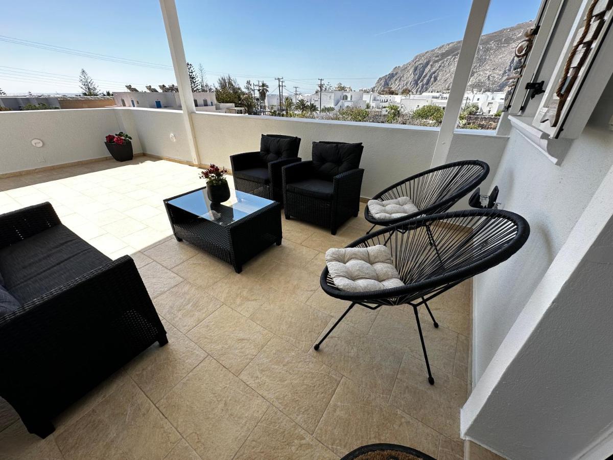 Veldi Art - Kamari Beach Apartment Fira  Ngoại thất bức ảnh