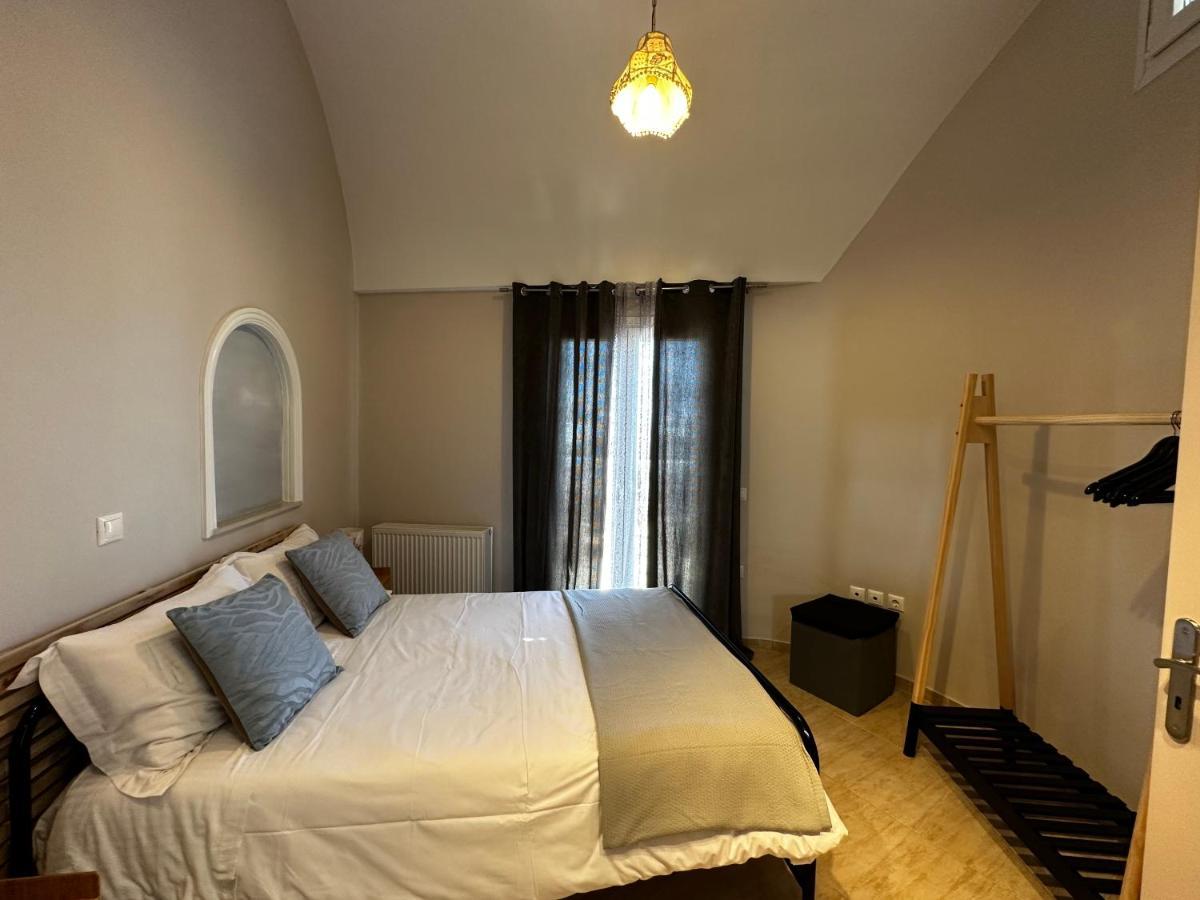 Veldi Art - Kamari Beach Apartment Fira  Ngoại thất bức ảnh
