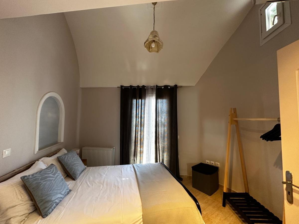 Veldi Art - Kamari Beach Apartment Fira  Ngoại thất bức ảnh