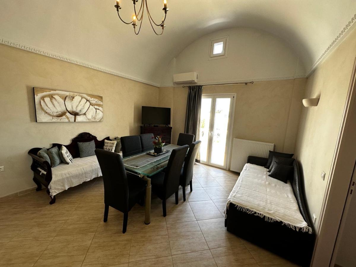 Veldi Art - Kamari Beach Apartment Fira  Ngoại thất bức ảnh