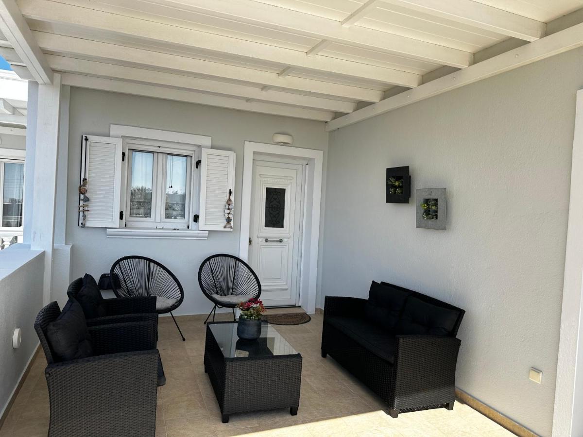 Veldi Art - Kamari Beach Apartment Fira  Ngoại thất bức ảnh