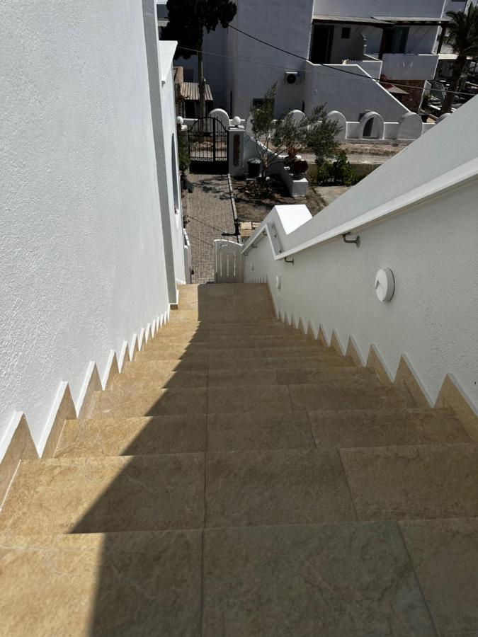 Veldi Art - Kamari Beach Apartment Fira  Ngoại thất bức ảnh