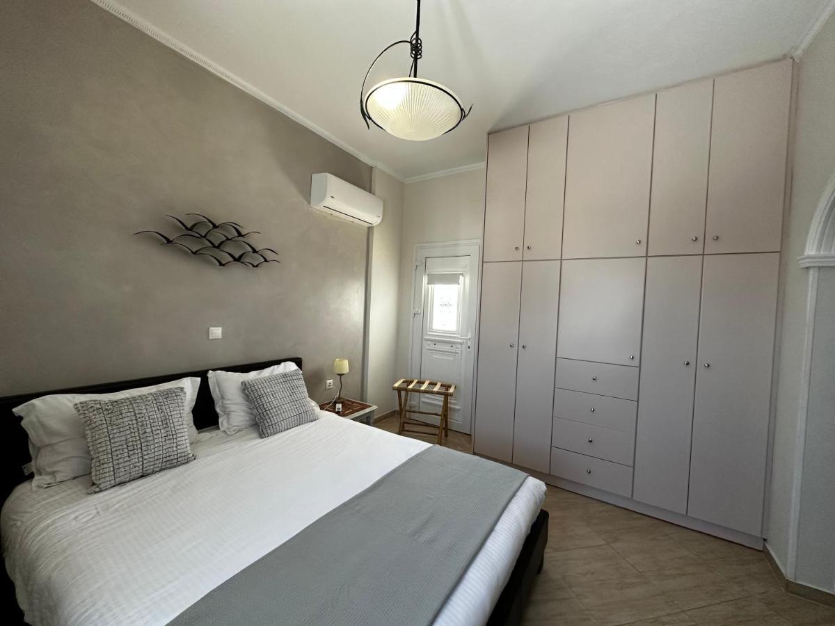 Veldi Art - Kamari Beach Apartment Fira  Ngoại thất bức ảnh