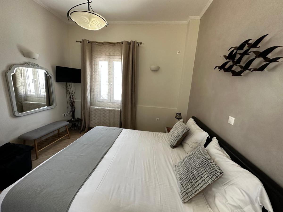 Veldi Art - Kamari Beach Apartment Fira  Ngoại thất bức ảnh