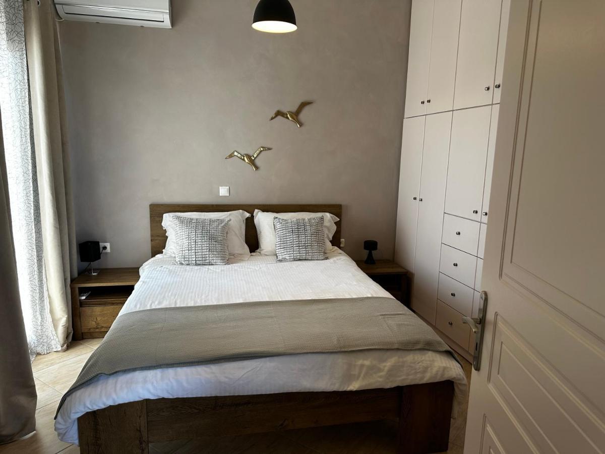 Veldi Art - Kamari Beach Apartment Fira  Ngoại thất bức ảnh
