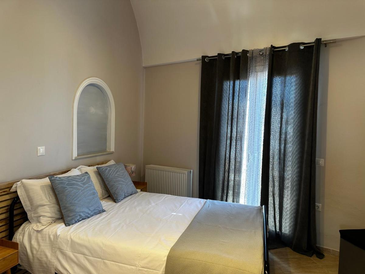 Veldi Art - Kamari Beach Apartment Fira  Ngoại thất bức ảnh