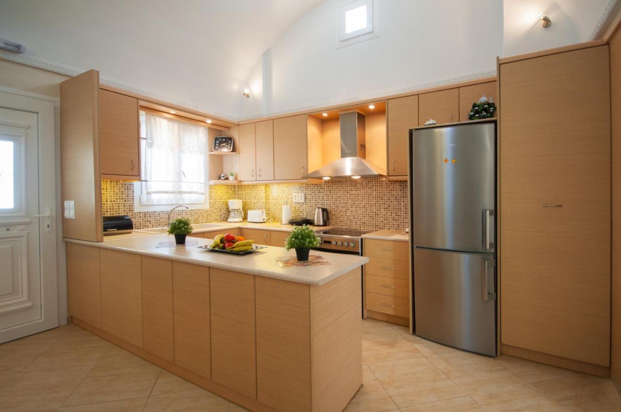 Veldi Art - Kamari Beach Apartment Fira  Ngoại thất bức ảnh