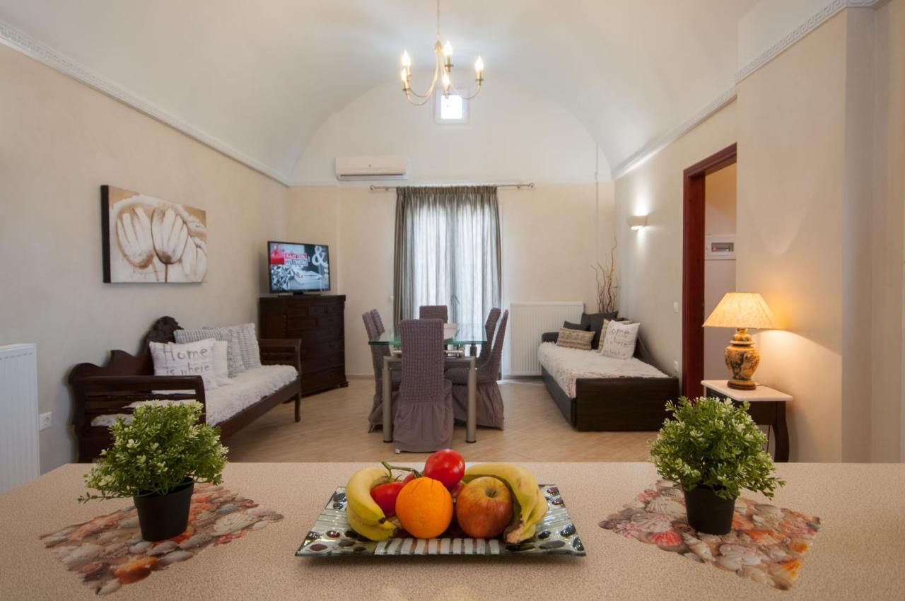 Veldi Art - Kamari Beach Apartment Fira  Ngoại thất bức ảnh